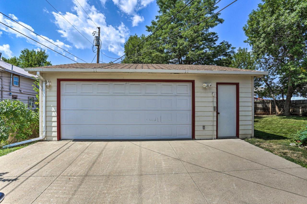 Centrally Located Sturgis Apt On Main St With Garage Exterior photo